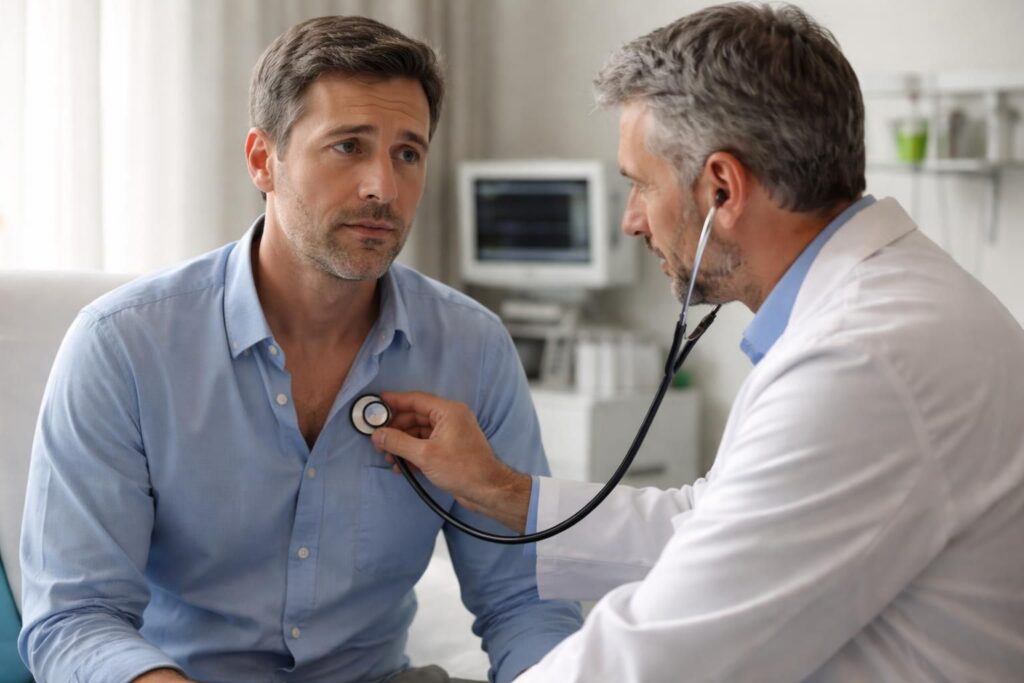 découvrez les symptômes du souffle au cœur à surveiller et quand consulter votre médecin pour un diagnostic et un traitement adaptés.