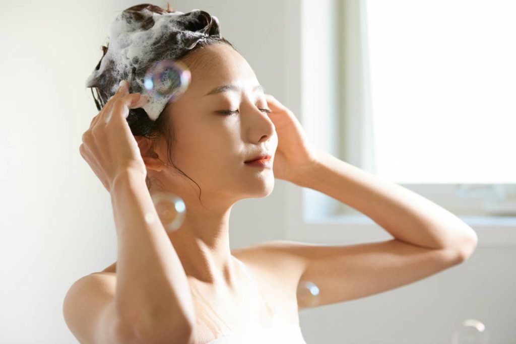 Shampoing pour squames et pellicules du cuir chevelu